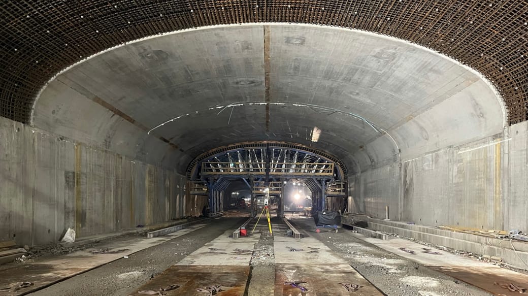 Betonieren des Skärholmen-Tunnels in Stockholm