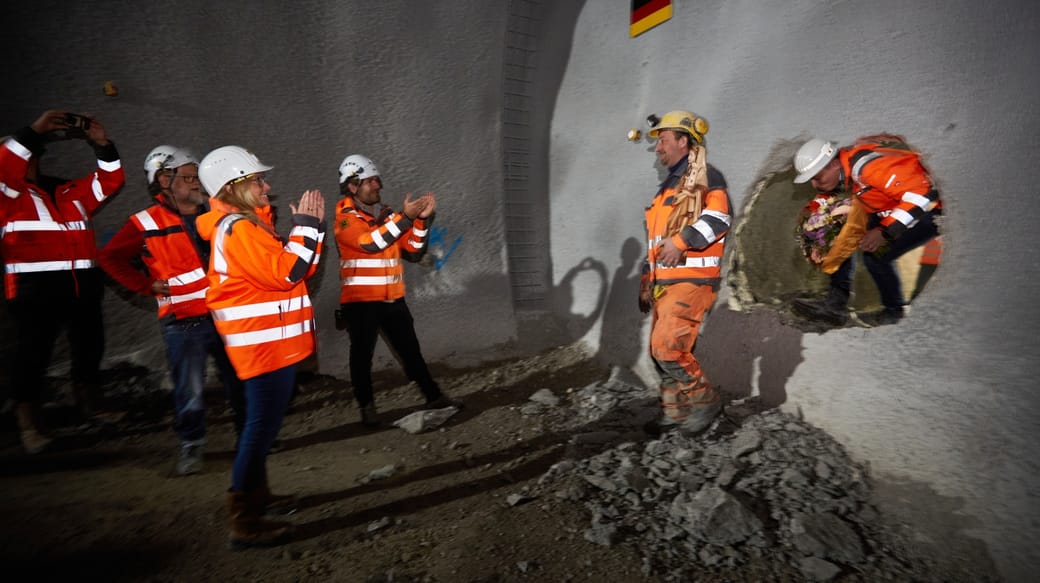 Durchbruch des Fluchtstollens im Kramertunnel