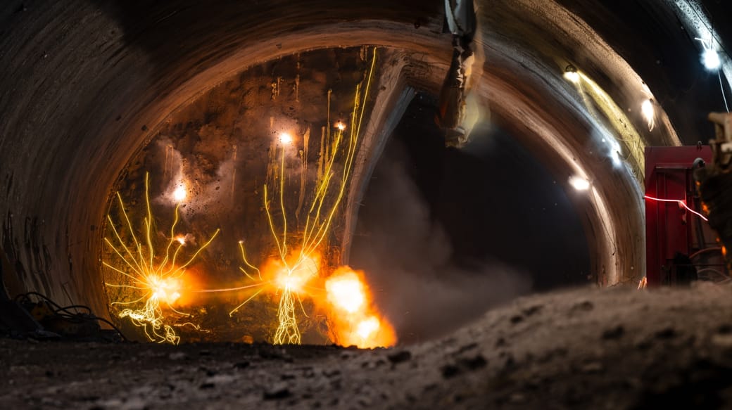 Blasting of a U-Turn Tunnel in Metro D