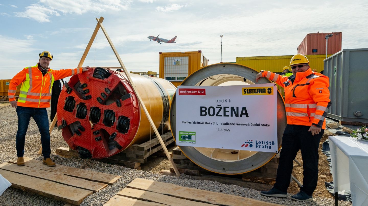 Křest razicího štítu pro mikrotuneláž v Praze