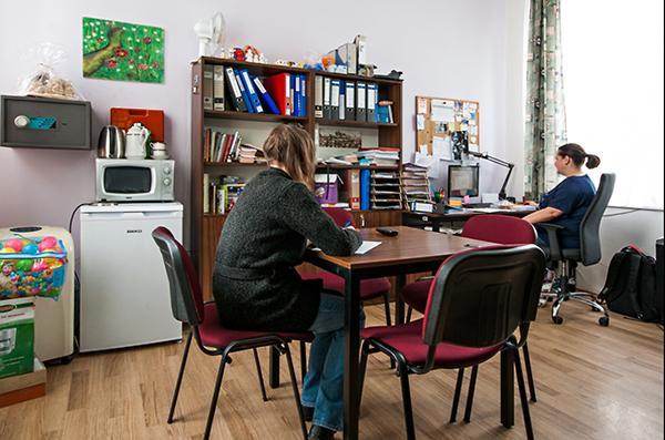 Na koho se obrátit v tíživé situaci? Pomůže nový adresář služeb