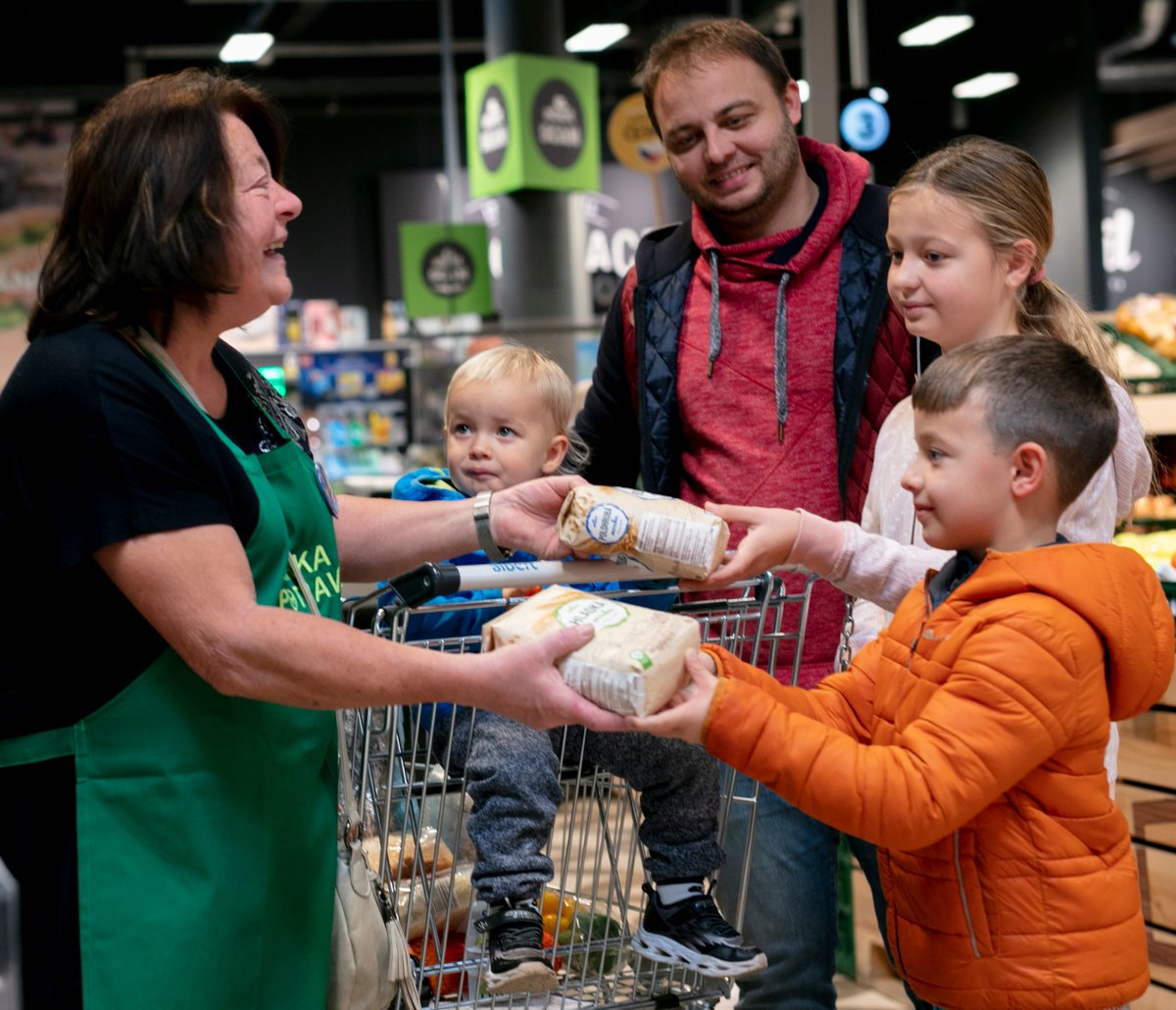 Pro některé jedna z mála příležitostí pořádně se najíst: Potravinové banky slaví třicet let fungování