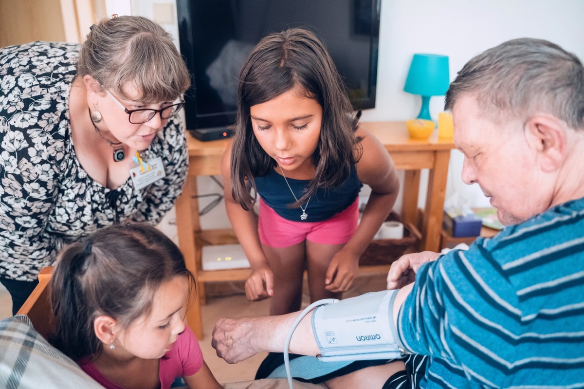 Vyfoťte si papuče a podpořte v rámci kampaně DOMA. činnost mobilních hospiců
