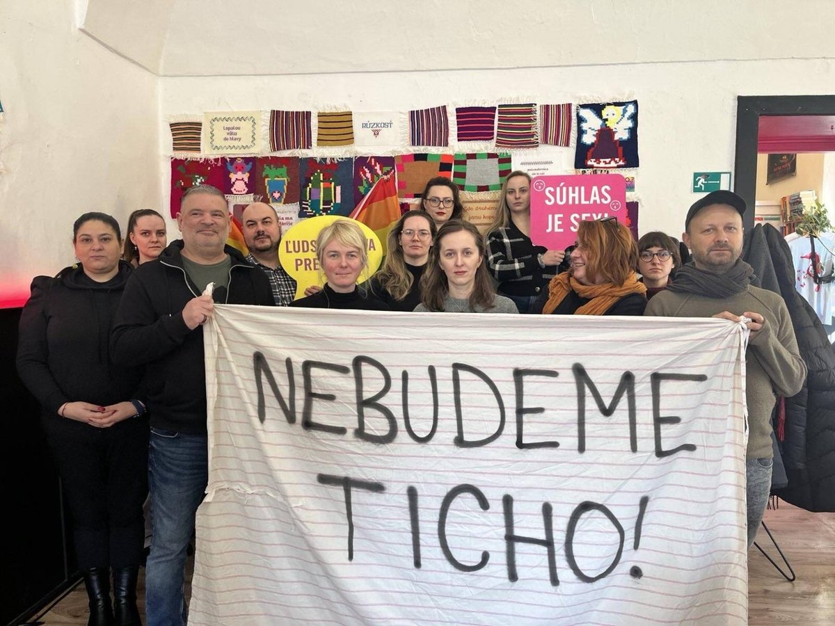 Slovensko 2025 očima lidských práv: ústavní změny, oslabování svobody médií i segregace romských dětí