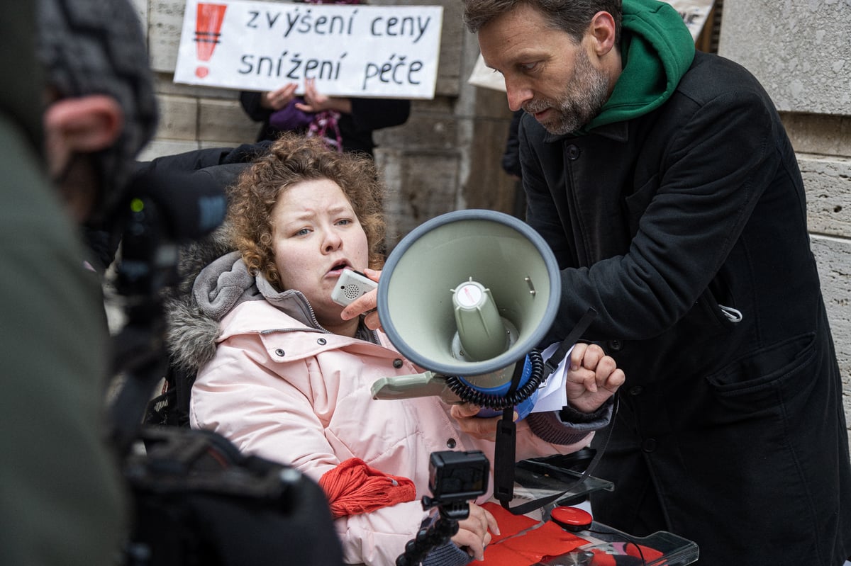 S březnem přichází zdražení sociálních služeb. Kompenzace pro lidi s postižením však chybí