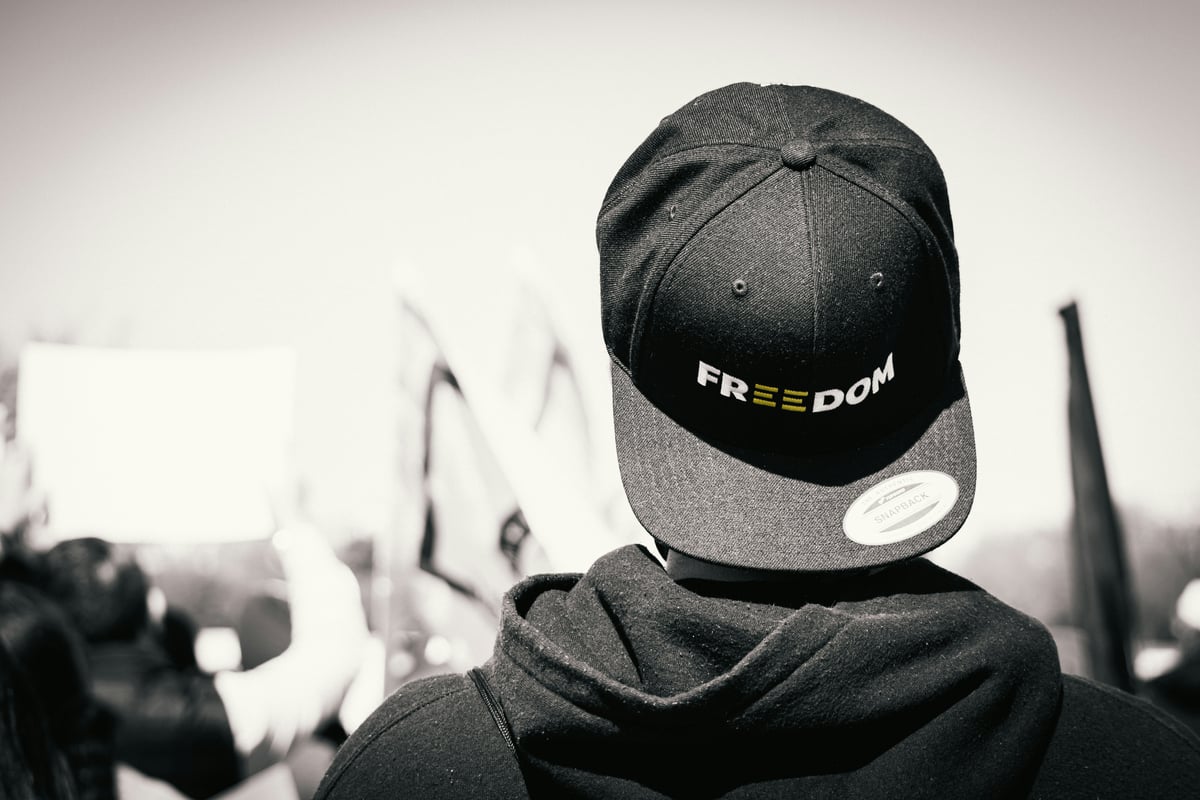 Svoboda ve světě klesá dvacátý rok v řadě, report Freedom House varuje i před výpadky financování neziskového sektoru