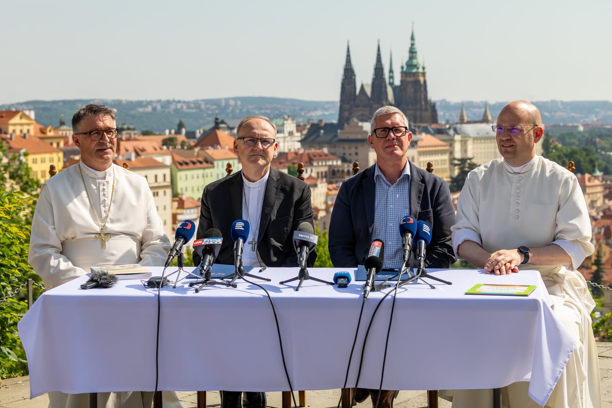 Společně proti zneužívání v církevním prostředí. Spolek Někdo Ti uvěří a Česká biskupská konference podepsaly memorandum