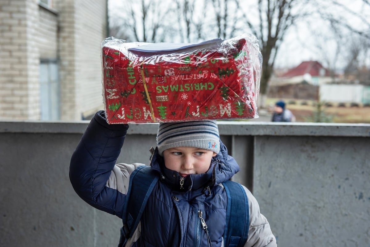 Chtěli byste o Vánocích pomoci Ukrajincům? Organizace pořádají sbírky na pomoc lidem zasaženým ozbrojeným konfliktem