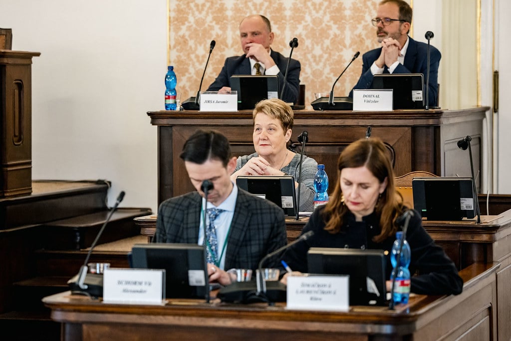 U odborníků skončila poslední, vládní koalice ji zvolila. Kdo je novou ochránkyní lidských práv?