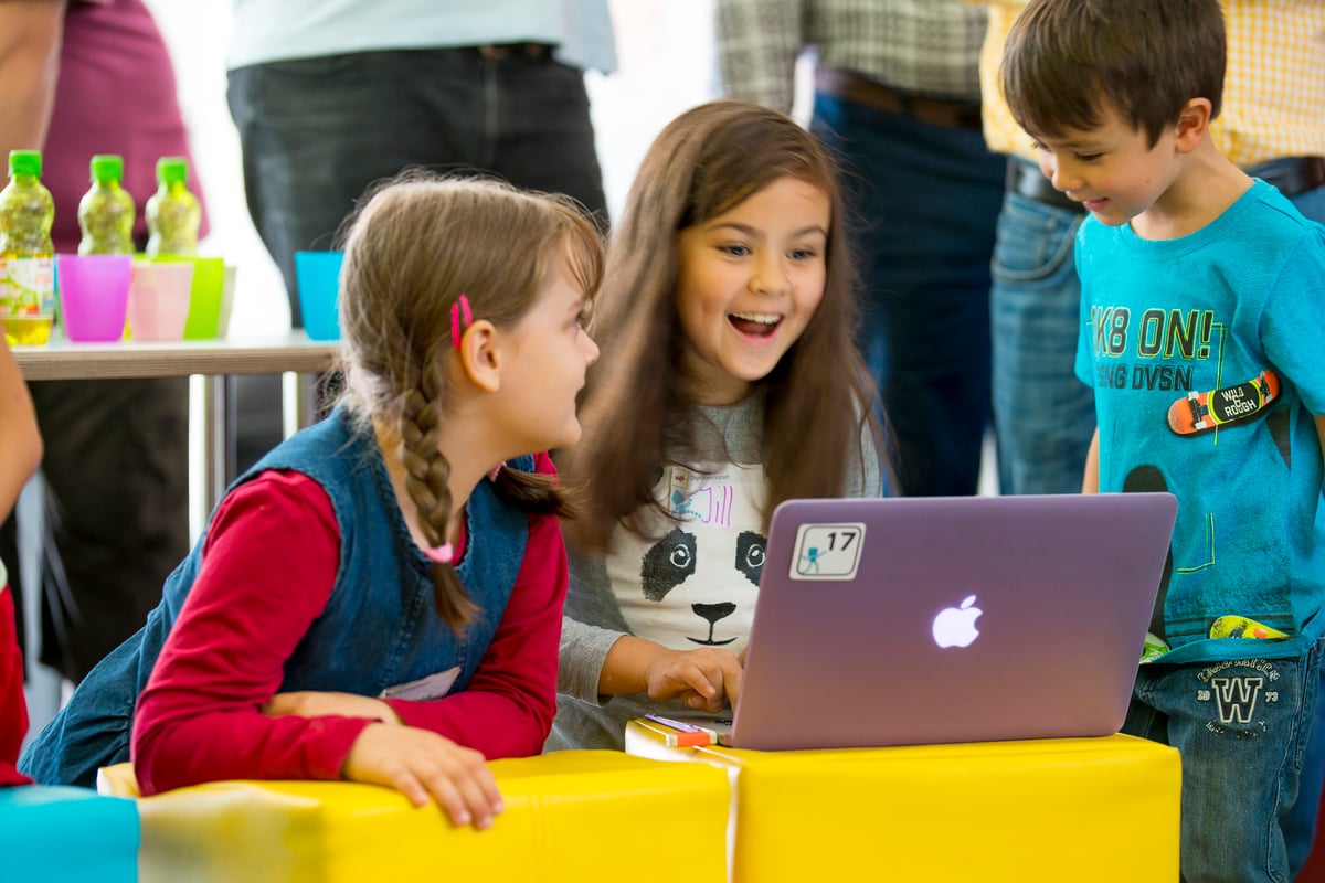 Meet and Code 2022: získejte grant na programovací akci pro děti