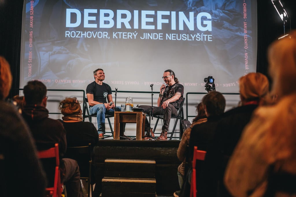 Debriefingy: Netradiční rozhovory o životě na misích Lékařů bez hranic