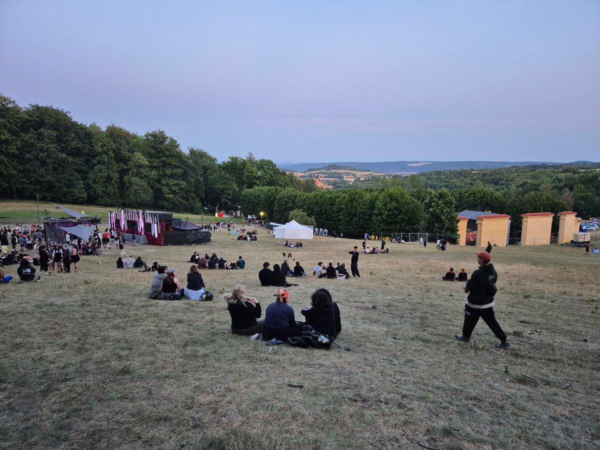 „Tábor pro dospělé.“ Sázka na přátelskou atmosféru a bezpečné prostředí se festivalu Povaleč vyplácí už 20 let