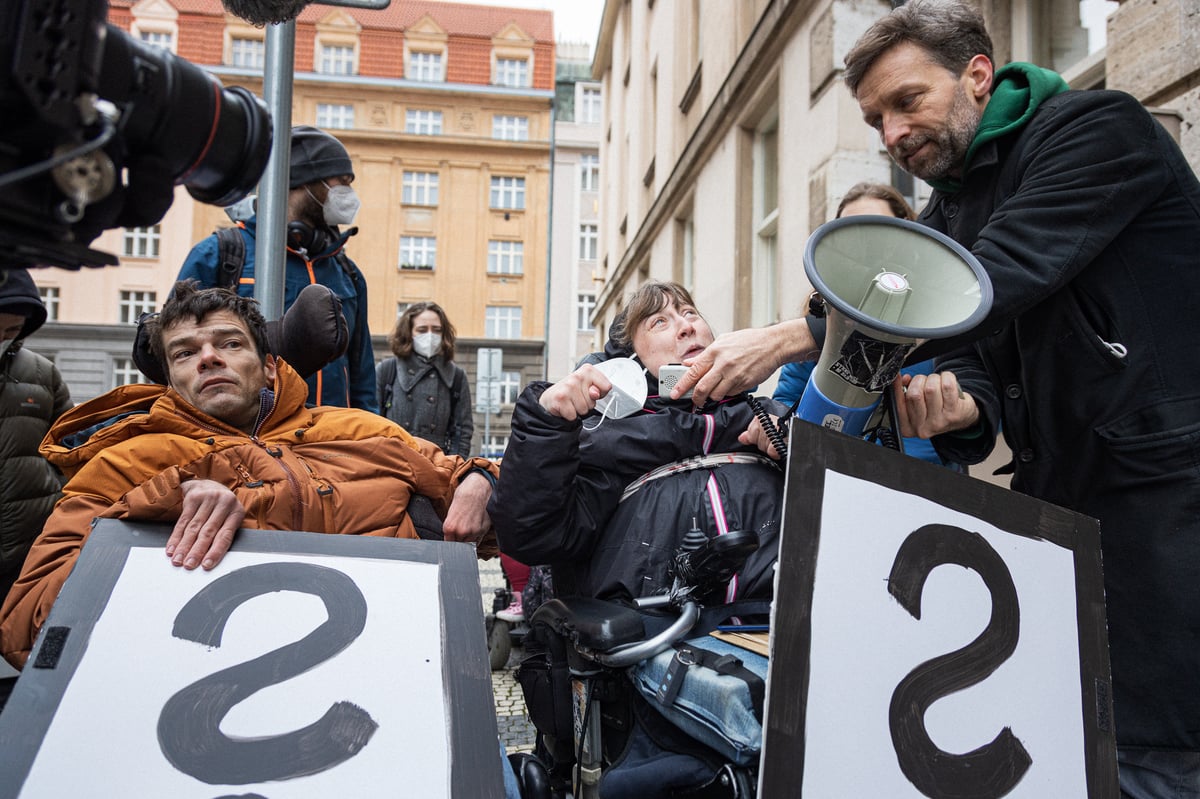 „Neberte nám svobodu“. Neziskové organizace se spojily v kampani proti dalšímu zdražování sociálních služeb