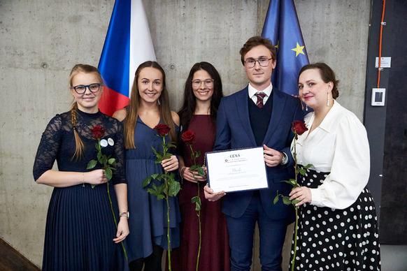 Gabriela Kabátová, Barbora Bírová nebo Adéla Hořejší. Podívejte se na výsledky Ceny zmocněnkyně vlády pro lidská práva