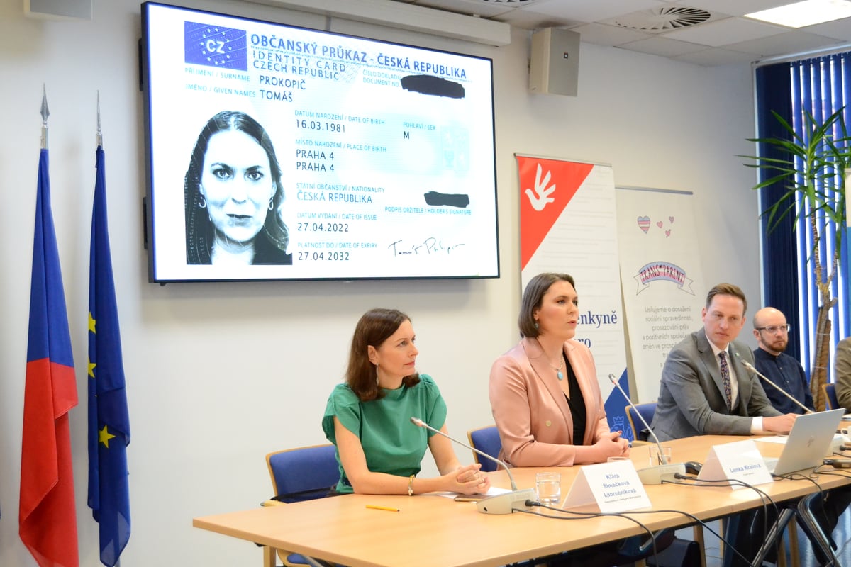 Povinnost kastrace trans lidí patří do středověku, upozorňuje Trans*parent. Naději na změnu přináší nový legislativní návrh