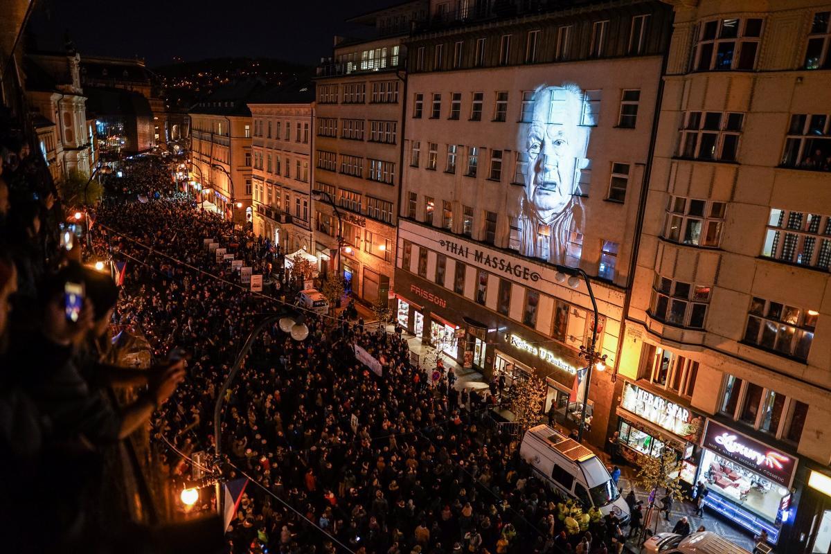 Oslavy, diskuze, koncerty. Připomenout si 35. výročí Sametové revoluce můžete na akcích po celé republice