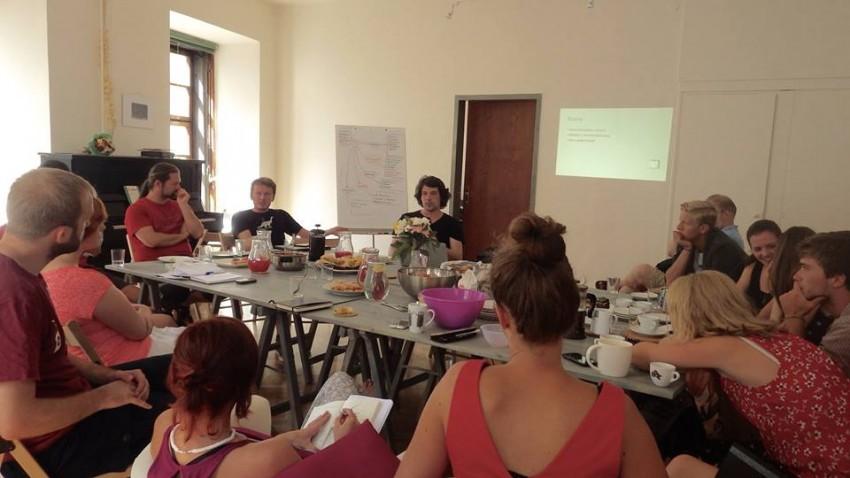 Skautský institut zaštiťuje mnoho projektů, a tak je potřeba čas od času se sejít a vše patričně zkoordinovat. Foto: Archiv Junáka