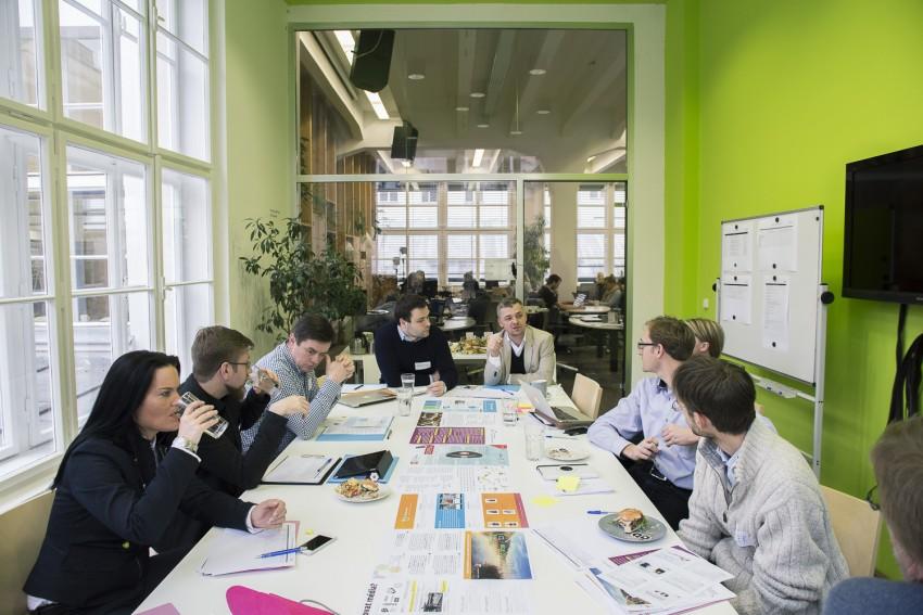 V programech se potkáte se spoustou zajímavých lidí, na které se můžete obracet i potom, co se s projektem vrhnete na trh. Foto: Laboratoř Nadace Vodafone