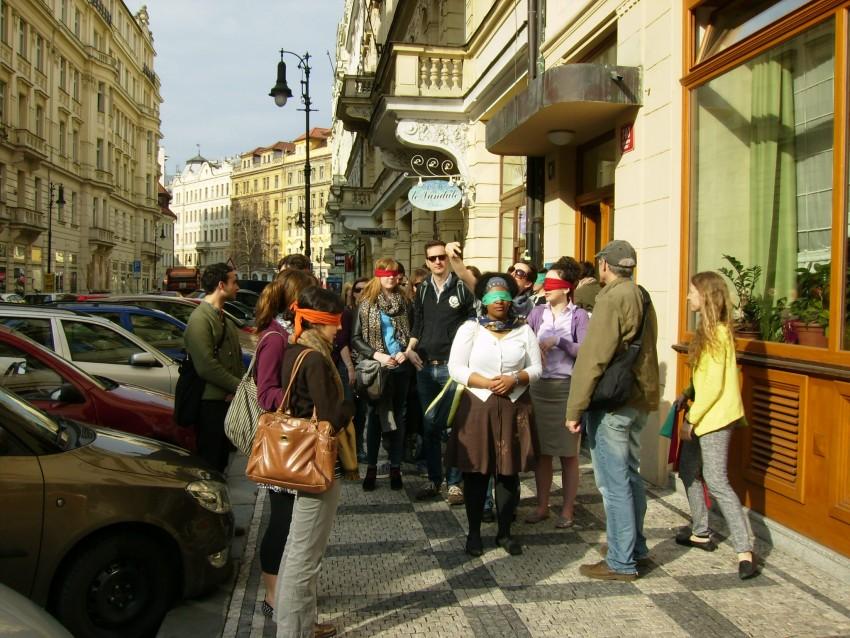 Američtí studenti se během Fulbright Enrichment Seminar zaposlouchali do zvuků Prahy. Foto: Fulbrightova komise
