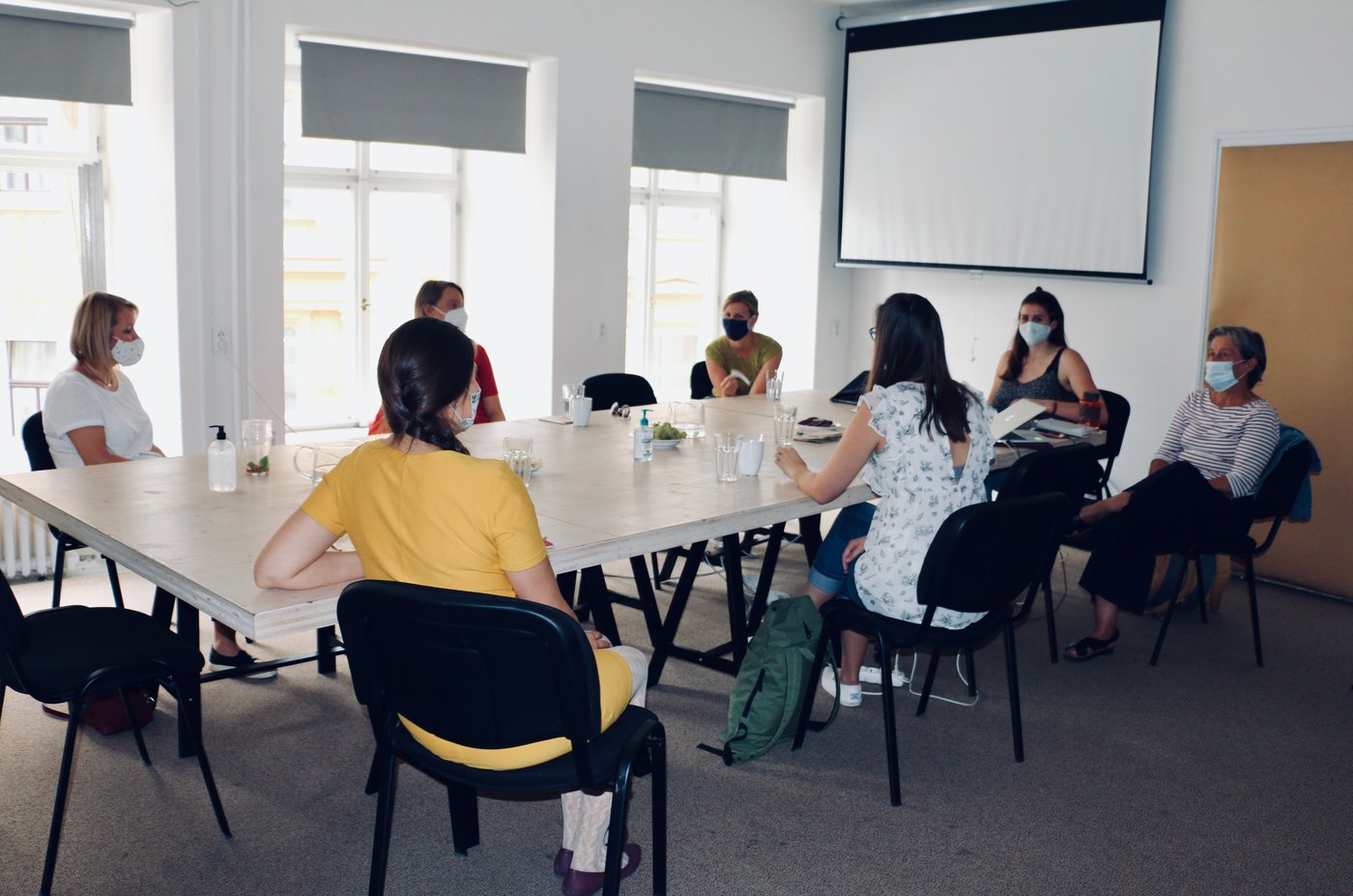 Focus group se zástupci a zástupkyněmi 7 organizací občanské společnosti proběhla 23. září. Děkujeme za aktivní diskuzi! Zdroj: Nadace Neziskovky.cz