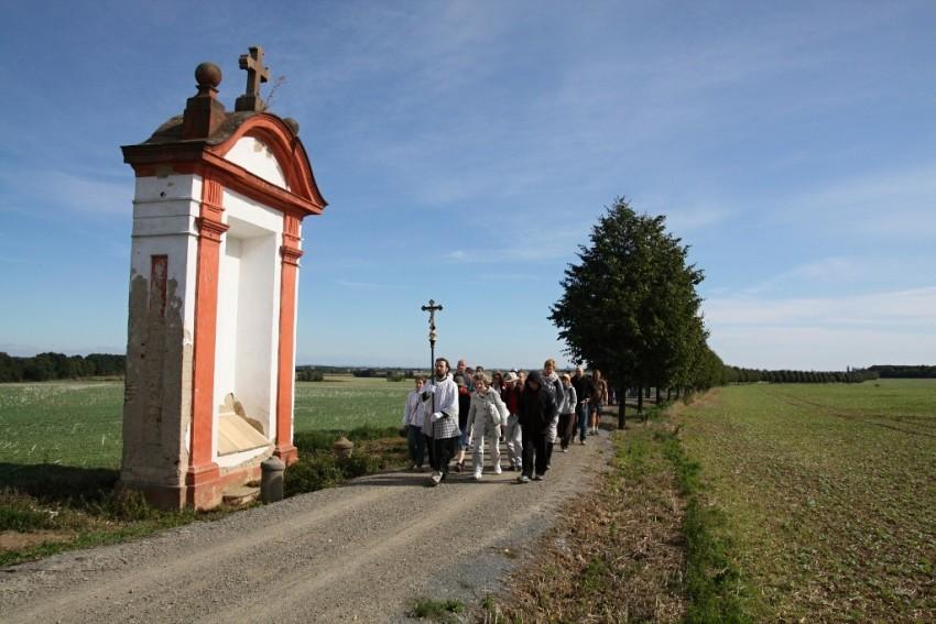 Spolku se poutní cestu do Hájku opět podařilo zviditelnit a opět přitahuje pozornost veřejnosti. Foto: Poutní cesta Hájek