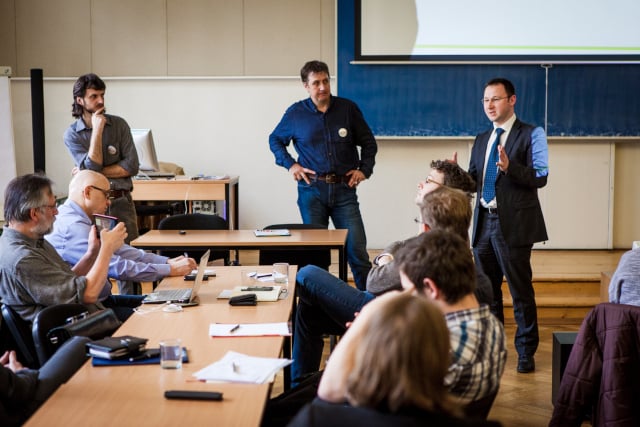 Udržet téma vzdělávání v centru pozornosti. Kulaté stoly SKAV a EDUin se každý měsíc věnují debatě o aktuálním vzdělávacím tématu. Foto: EDUin