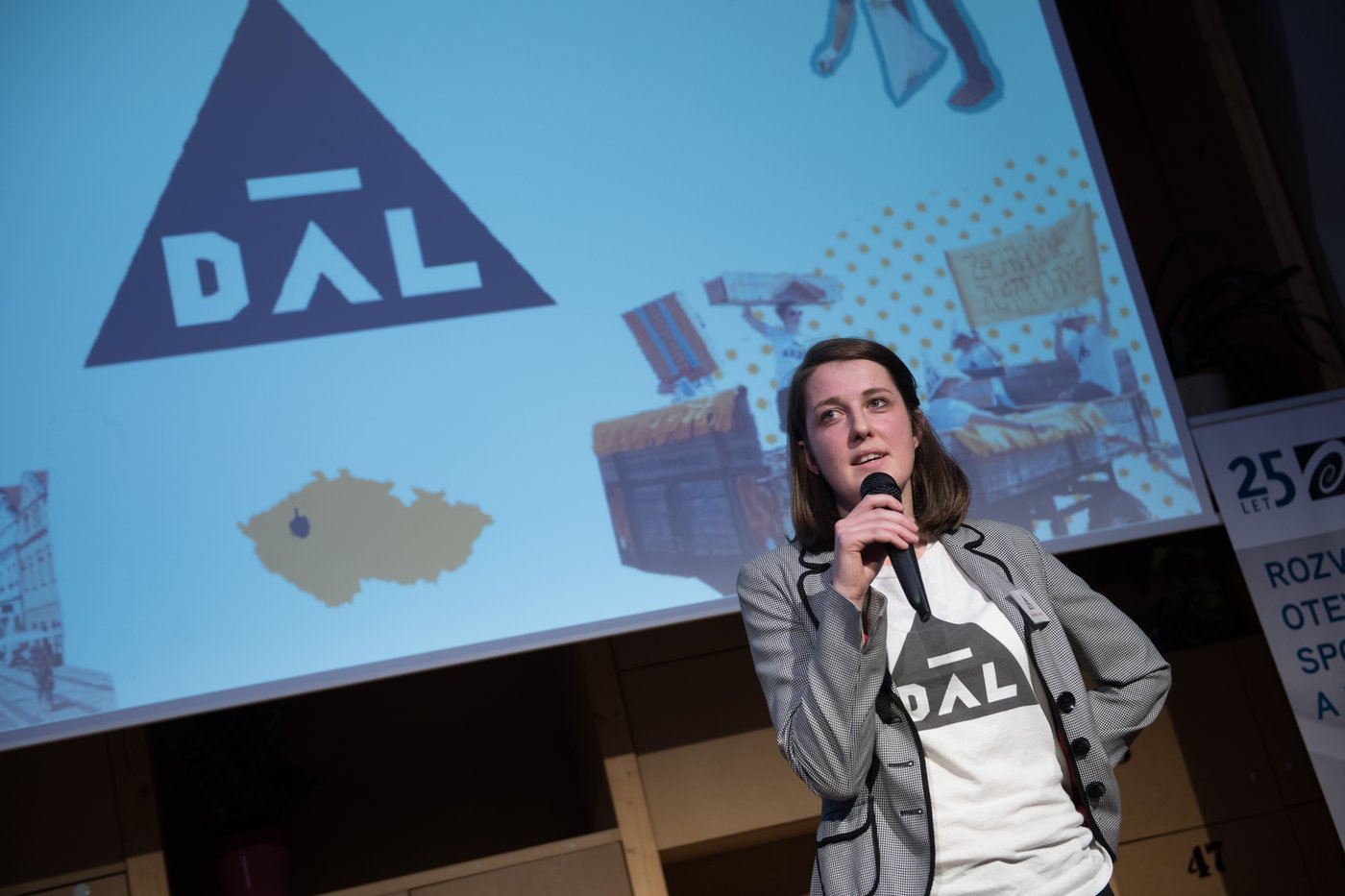 Eva Pettrichová vysvětluje, proč se ptát A dál? Foto: Petr Novák, BEEHOUSE
