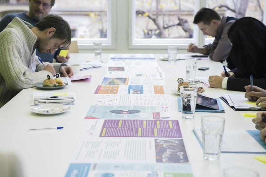 Na teorii se moc nehraje – všechno se hned naučíte prakticky napasovat na váš projekt. Foto: Laboratoř Nadace Vodafone
