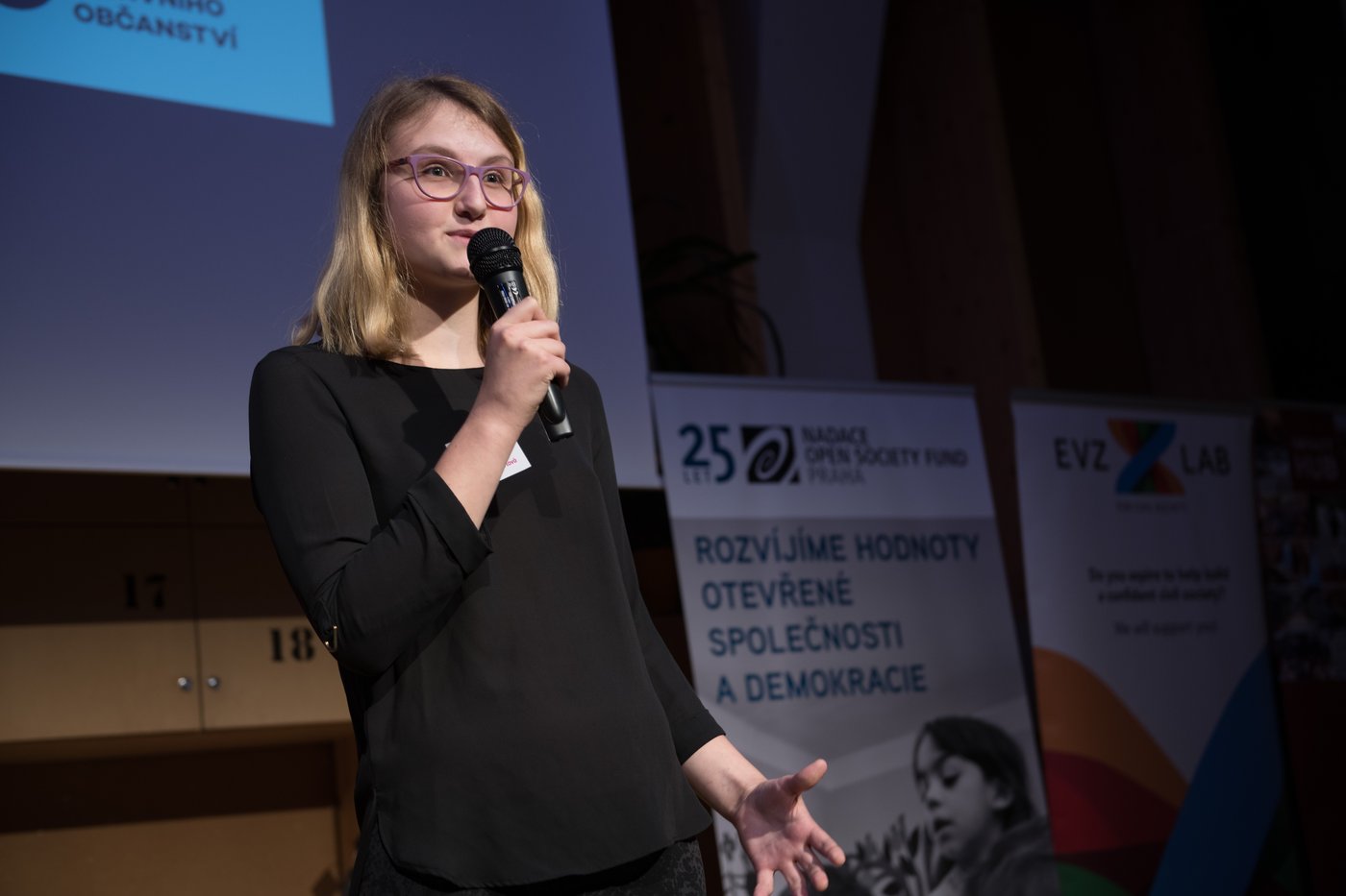 Linda Fribertová představuje projekt Akumulátor. Foto: Petr Novák, BEEHOUSE