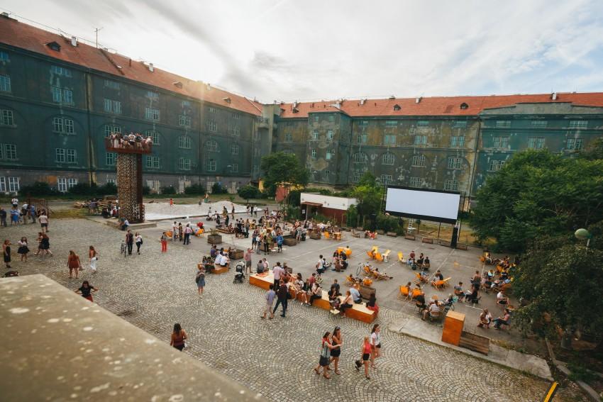 Zatímco jsme dokončovali článek, Kasárna se oficiálně otevřela lidem. Foto: Dorota Velek