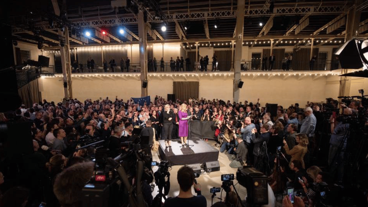 Zuzana Čaputová se svým štábem po zvolení slovenskou prezidentskou. Zdroj: Archiv Zuzany Suchové