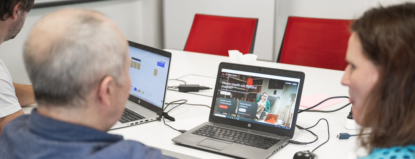 Nová platforma pomáhá seniorům s orientací v online prostředí