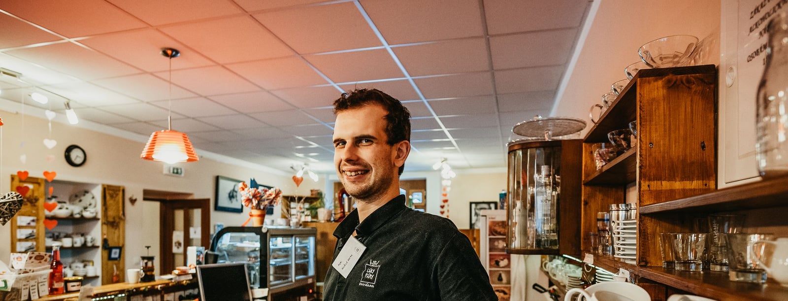 Zaměstnavatelé podceňují hendikepované. „Ukazujeme jim, že to funguje, úspěchem je Starbucks,“ upozorňuje společensky prospěšný podnikatel roku Jakub Knězů