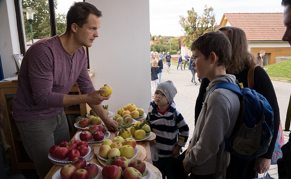 První říjnový víkend bude chutnat po jablkách. V Hostětíně se koná tradiční Jablečná slavnost