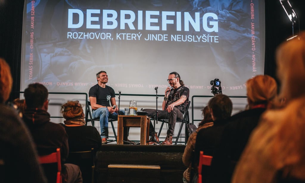 Debriefingy: Netradiční rozhovory o životě na misích Lékařů bez hranic