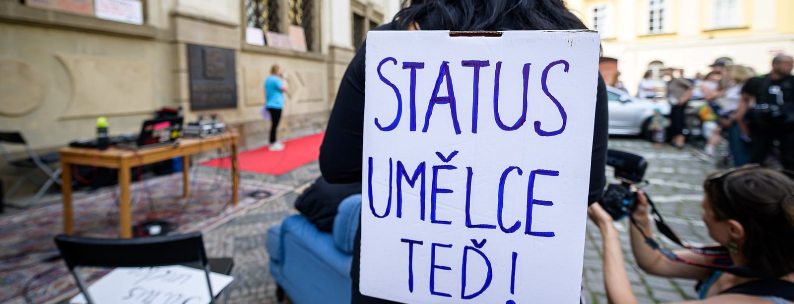 Kulturní organizace upozorňují na nevyhovující pracovní podmínky a požadují přijetí zákona o statusu umělce