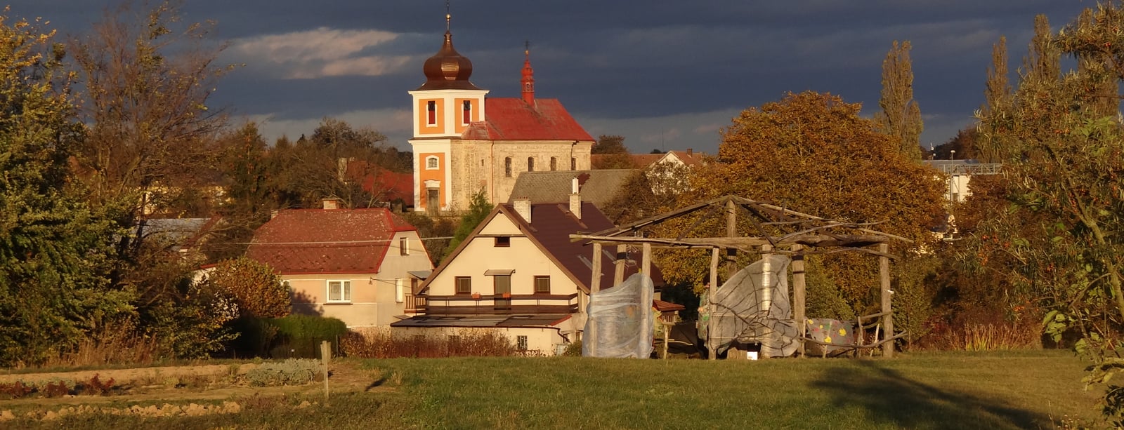 Přátelé Markvarticka na cestě napříč časem a financemi
