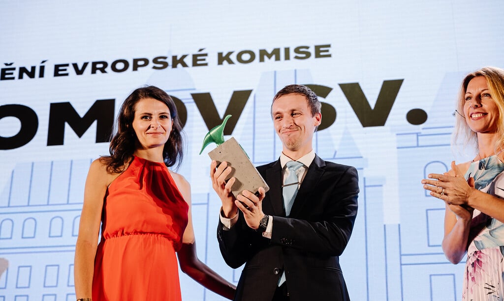 Udržitelné projekty roku 2022: V Cenách SDGs uspěly průvodce pro zájemce o učitelství nebo péče o nemocné roztroušenou sklerózou