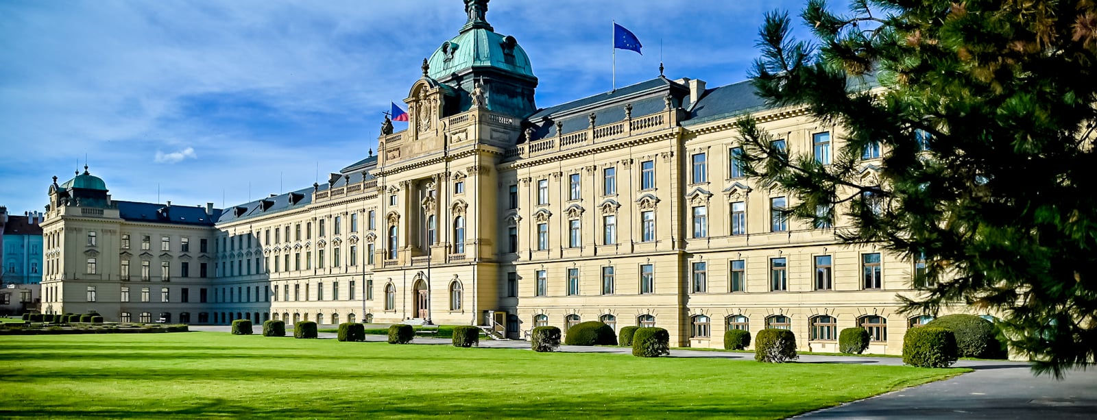 Rada vlády pro nestátní neziskové organizace hledá tři členy. Přihlaste se do otevřené výzvy