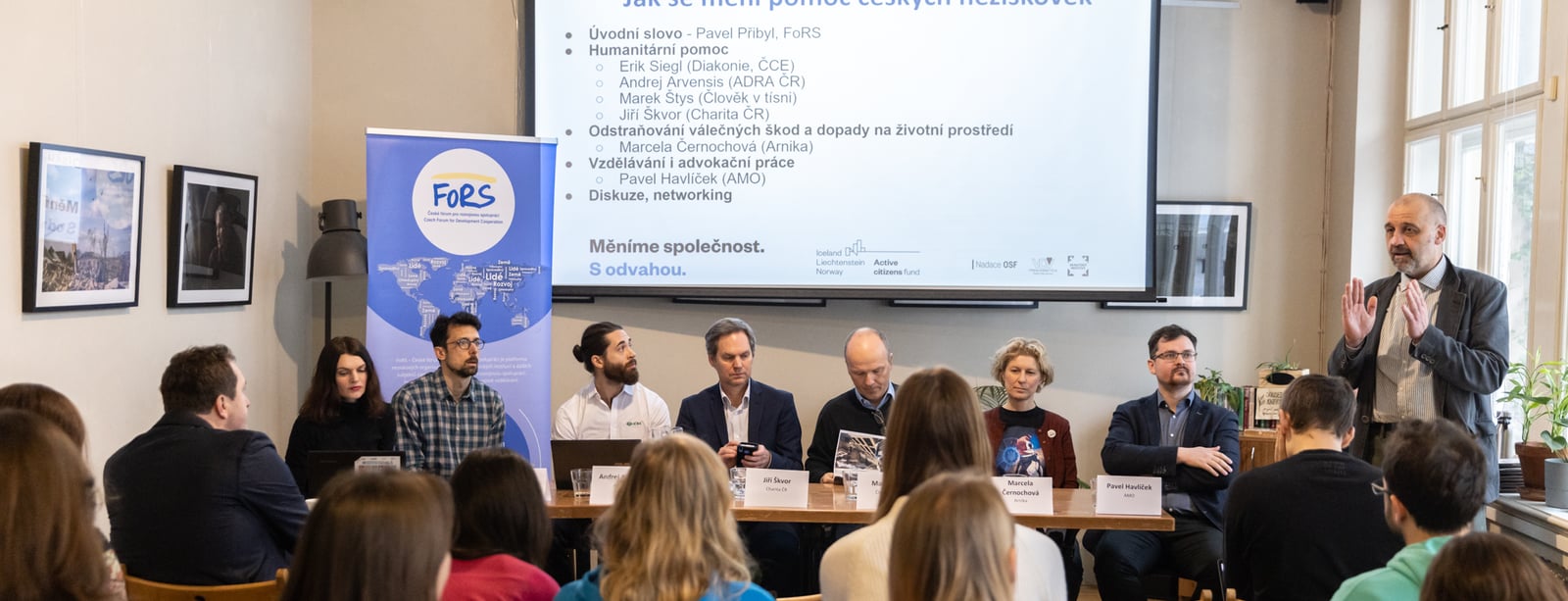Chcete, aby lidé o vašich aktivitách věděli? Přečtěte si, jak na komunikaci s médii