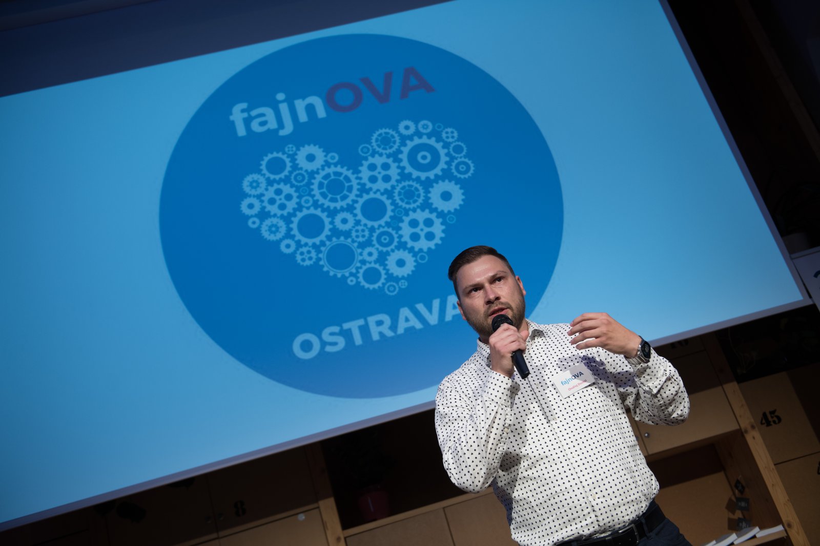 Jak se dostat z bubliny? Během Večera pro občanskou společnost 10 skvělých projektů odhalilo způsoby, jak vyzvat veřejnost k akci