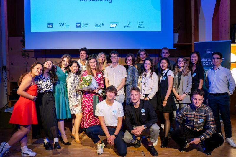 Péče o handicapované, prevence vyhoření nebo holubi ve městech: známe oceněné projekty v rámci Social Impact Award