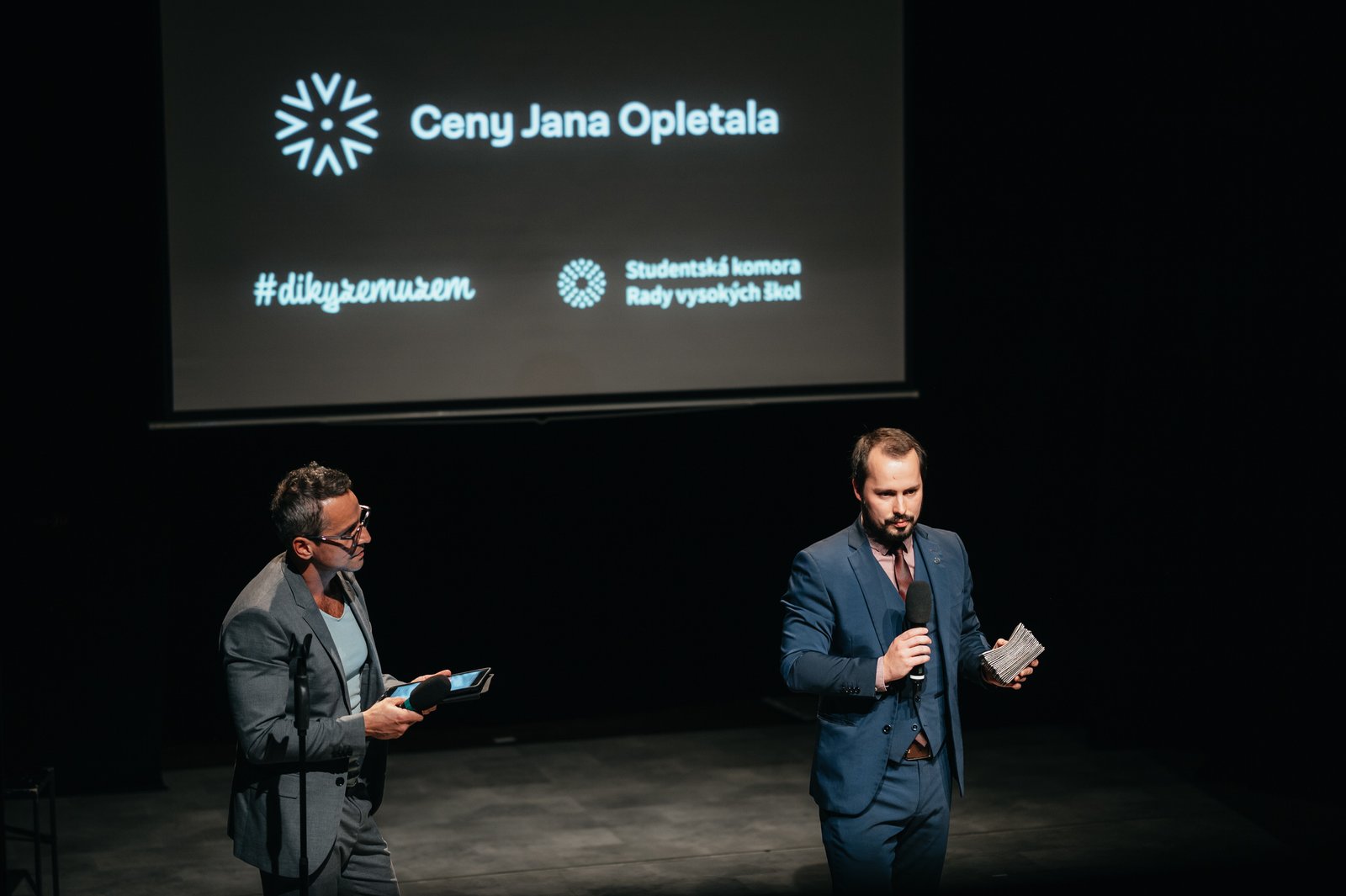 Ceny Jana Opletala byly poprvé předány ve třech kategoriích. Laureátem je i autor projektu Víra v barvách duhy