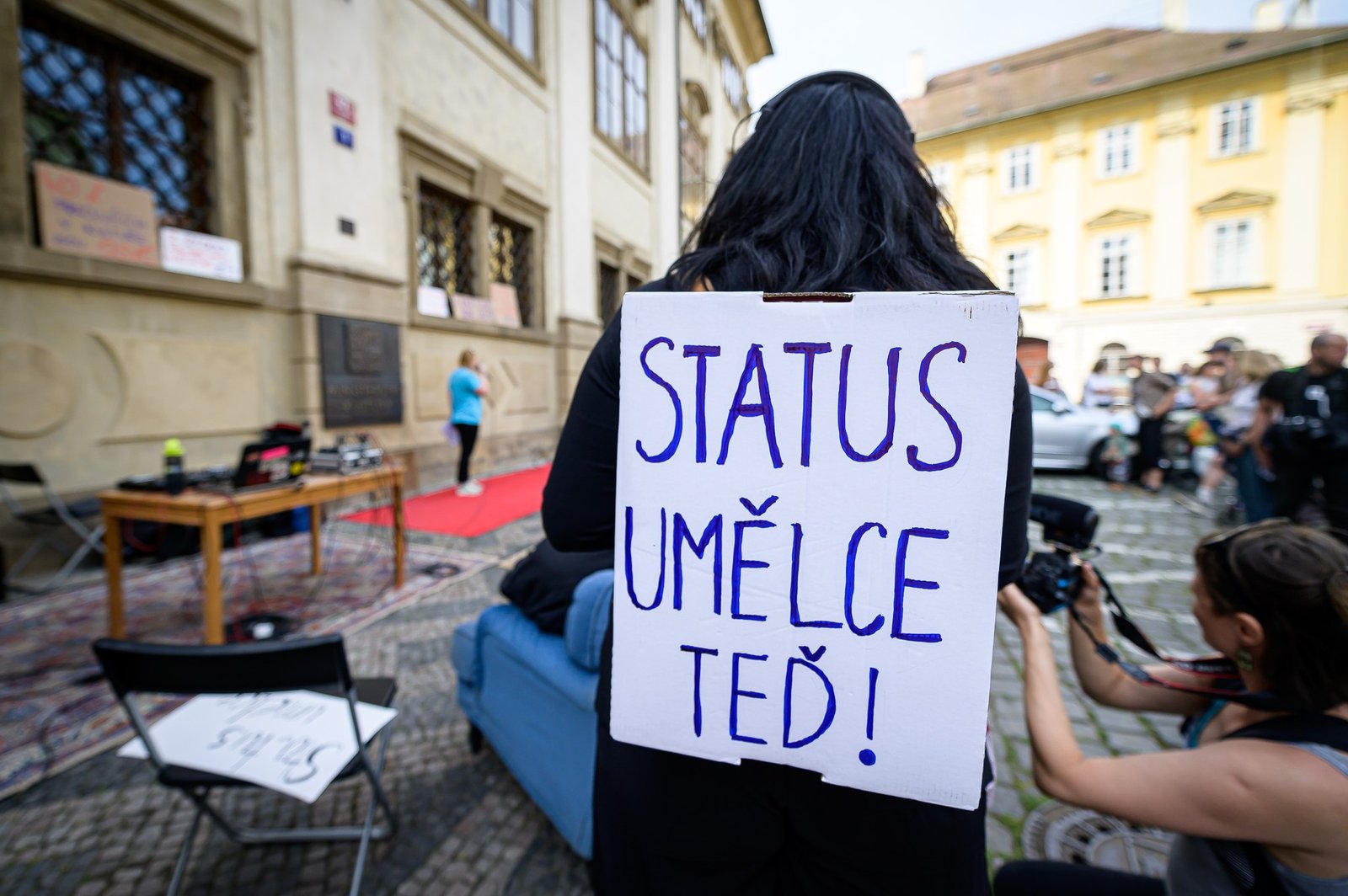 Kulturní organizace upozorňují na nevyhovující pracovní podmínky a požadují přijetí zákona o statusu umělce