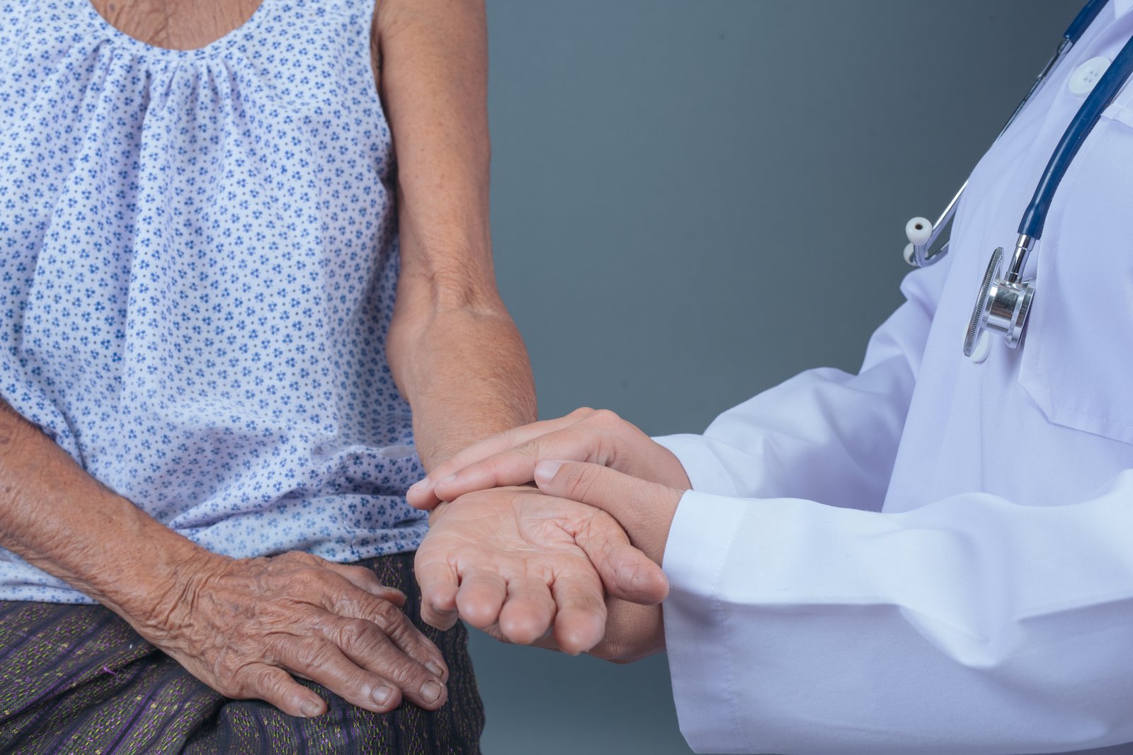 Nová aplikace pomáhá rychle nasměrovat seniory a seniorky k psychické podpoře