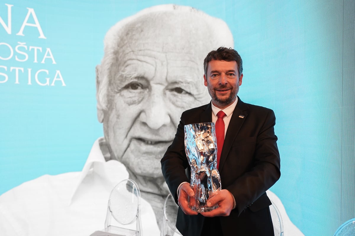 „Člověk by se měl chovat odvážně, když narazí na situaci, která odvahu vyžaduje.“ Šimon Pánek získal Cenu Arnošta Lustiga